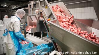 Τέλη Απριλίου η βιομηχανία κρέατος βρέθηκε στο επίκεντρο λόγω κρουσμάτων κορωνοϊού σε εργαζομένους