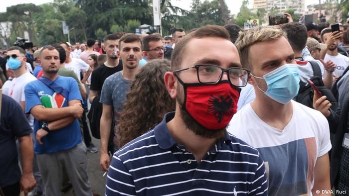 Albanien | Tirana | Protest | Nationaltheater (DW/A. Ruci)