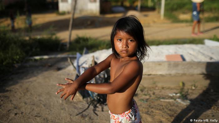 Un niño en la Amazonía brasileña.