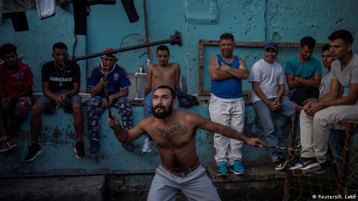 Reclusos hondureños sufren por las malas condiciones en las cárceles del país. 