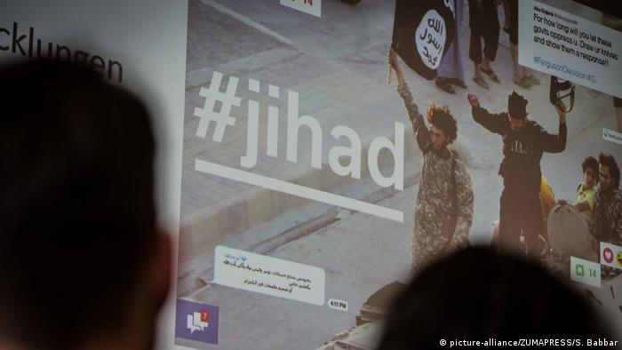 Deutschland München | Plakat des Bayerischen Netzwerks für Prävention und Deradikalisierung gegen Salafismus
