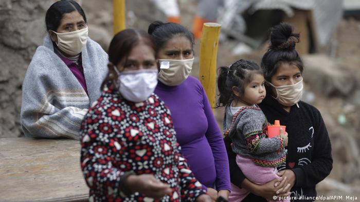 Mujeres en medio de la pandemia en Perú.