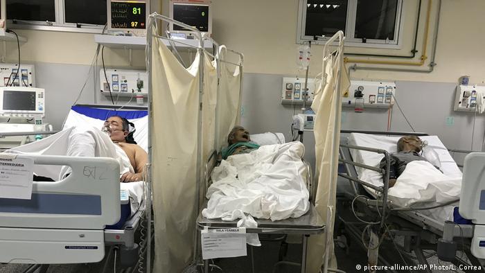 Brasilien Massengräber und Krankenhäuser| Krankenhaus in Rio de Janeiro (picture-alliance/AP Photo/L. Correa)