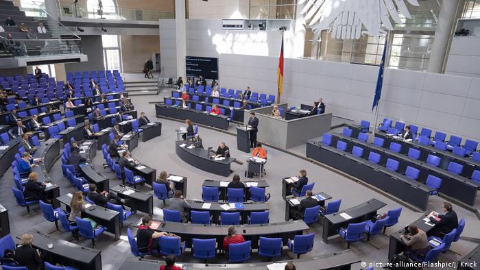 Deutscher Bundestag Plenum Sitzung in Berlin (picture-alliance/Flashpic/J. Krick)
