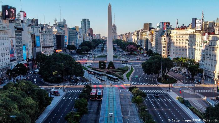 След Втората световна война Буенос Айрес привлича като магнит емигрантите от Европа