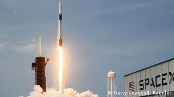 Мыс Канаверал, 30 мая 2020. Частая компания SpaceX впервые запустила пилотируемый космический корабль 
