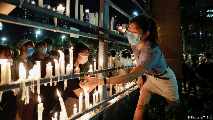 China, Hongkong: Gedenken am Tiananmen-Platz (Reuters/T. Siu)