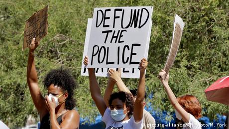 USA Proteste in Phoenix gegen Polizeigewalt (picture-alliance/AP Photo/M. York)
