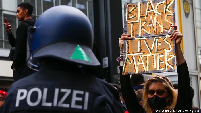  Berlin | Black Lives Matter Protest (picture-alliance/AA/A. Hosbas)