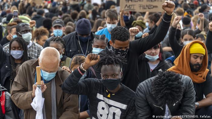 Schweiz | Basel | Black Lives Matter Protest (picture-alliance/KEYSTONE/G. Kefalas)