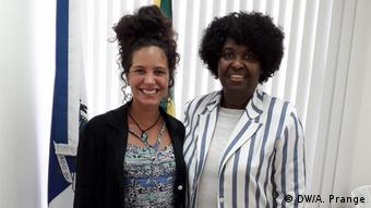 Stefanie Prange de Oliveira com a deputada federal Benedita da Silva 