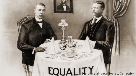 Booker T. Washington and President Roosevelt (picture-alliance/Everett Collection)!