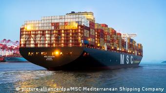 Asien Container-Schiff Handel Wirtschaft (picture-alliance/dpa/MSC Mediterranean Shipping Company)