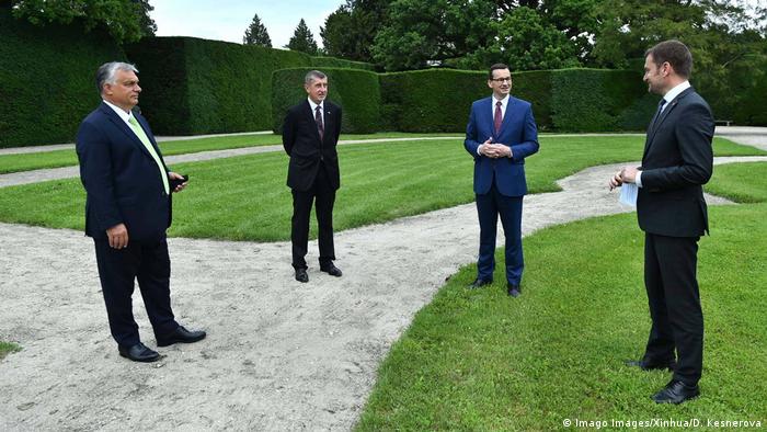 Tschechien Lednice | Viktor Orban, Andrej Babis, Mateusz Morawiecki und Igor Matovic (Imago Images/Xinhua/D. Kesnerova)