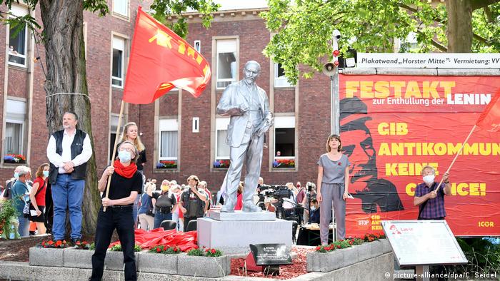 Lenin statue (picture-alliance/dpa/C. Seidel)