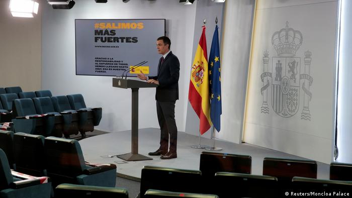 Chefe de governo espanhol, Pedro Sánchez, fala na televisão