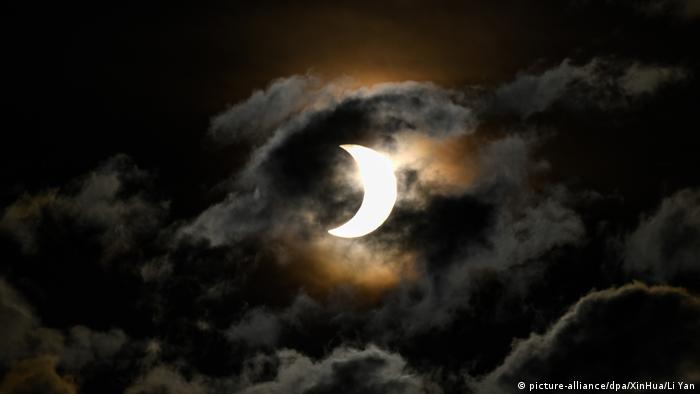 Clouds spoiled the eclipse for those watching from Nairobi, Kenya (picture-alliance/dpa/XinHua/Li Yan)