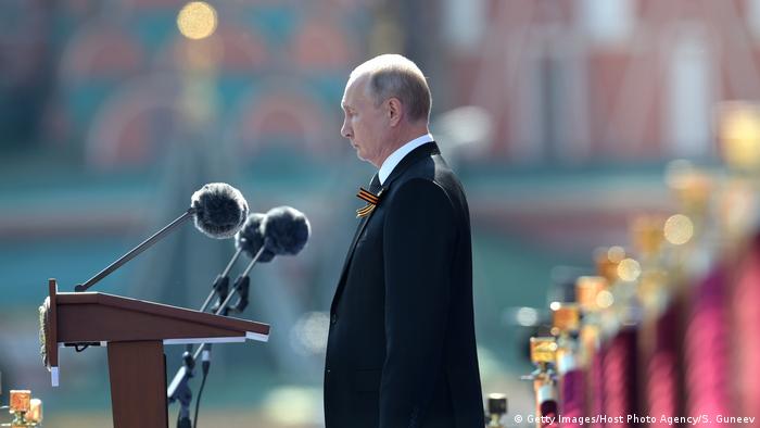Russland Wladimir Putin hält eine Rede auf dem Roten Platz (Getty Images/Host Photo Agency/S. Guneev)