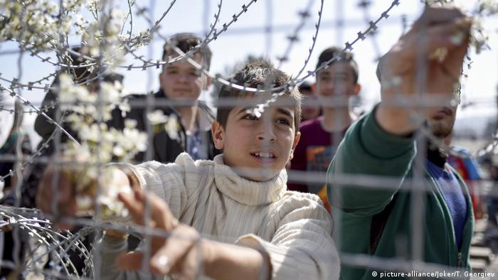 Migranten an EU-Außengrenze Griechenland (picture-alliance/Joker/T. Georgiev)