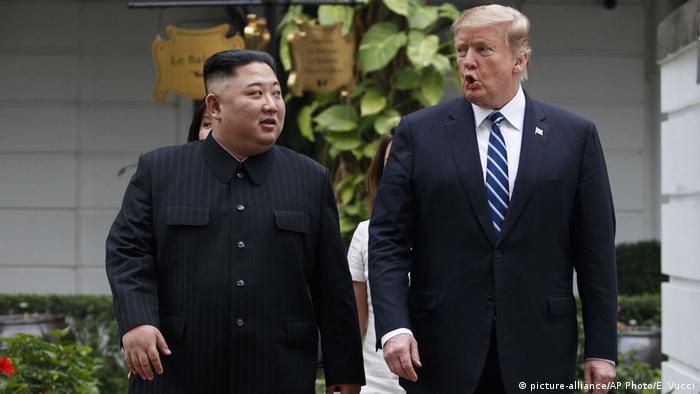 Vietnam Hanoi | Treffen Kim Jong-Un und Donald Trump (picture-alliance/AP Photo/E. Vucci)