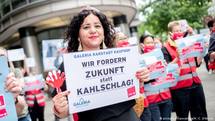 Protests in Hanover by employees of the Galeria Karstadt Kaufhof 