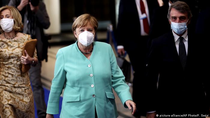 Belgien EU-Parlament Angela Merkel (picture-alliance/AP Photo/F. Seco)
