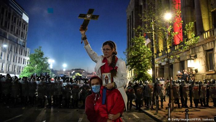 Serbien I Ausschreitungen in Belgrad (Getty Images/AFP/A. Isakovic)
