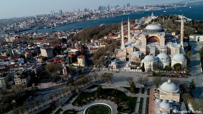 A mesquita Hagia Sophia em Istambul retoma status religioso