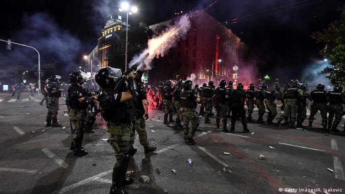 Serbien Belgrad Antiregierungsproteste Coronamaßnahmen Polizei (Getty Images/A. Isakovic)