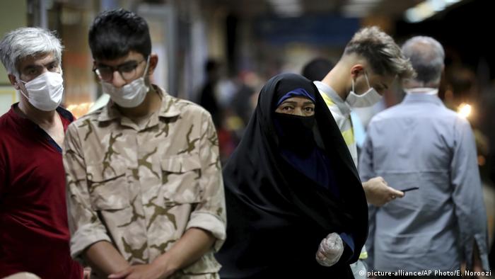 Iran | Coronakrise in Teheran (picture-alliance/AP Photo/E. Noroozi)