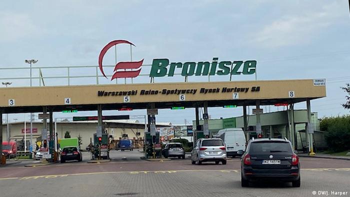 Warsaw's Bronisze fruit and vegetable market