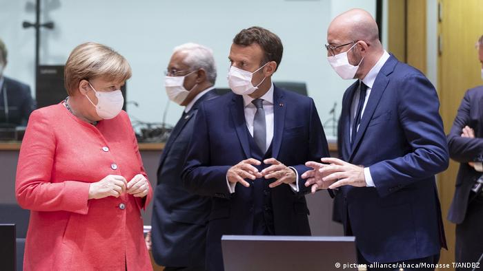 Ангела Меркель, Эмманюэль Макрон и Шарль Мишель на саммите ЕС в Брюсселе, 17 июля 2020 г.