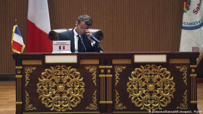 French President Emmanuel Macron sitting at a desk at the G5 Sahel summit in Mauritania (picture-alliance/AP Images/L. Marin)