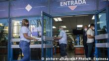 Kuba «Dollar-Läden» in Havanna (picture-alliance/AP Photo/R. Espinosa)