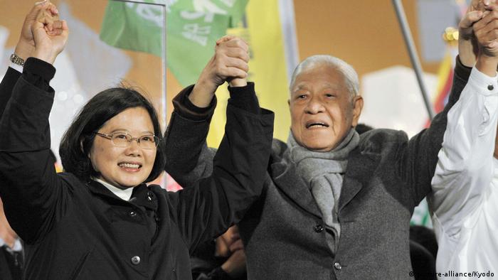 Taiwan Taipeh | Lee Teng-hui und Tsai Ing-wen (picture-alliance/Kyodo)