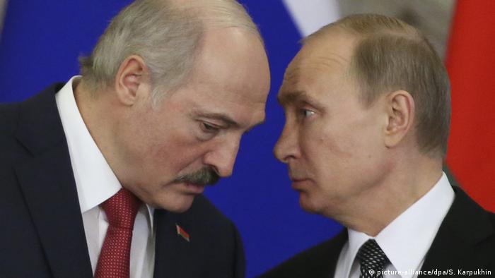 Aleksander Lukaşenko ve Vladimir Putin