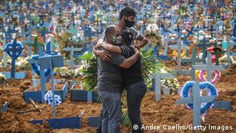 Coronavirus | Brasilien Trauer um Covid-19-Opfer (Getty Images/A. Coelho)