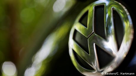 Volkswagen Logo (Reuters/C. Hartmann)