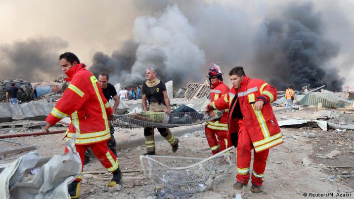 Libanon | Gewaltige Explosion in Beirut: Mann wird evakuiert