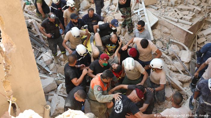 Equipe de resgate encontra sobrevivente sob escombros de explosões em Beirute