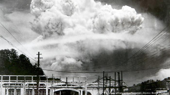 Nuclear explosion over Nagasaki, 1945 (picture-alliance/dpa/Nagasaki Atomic Bomb Museum)