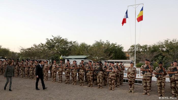 President Emmanuel Macron visits French troops in N'Djamena 2018 (AFP/L. Marin)