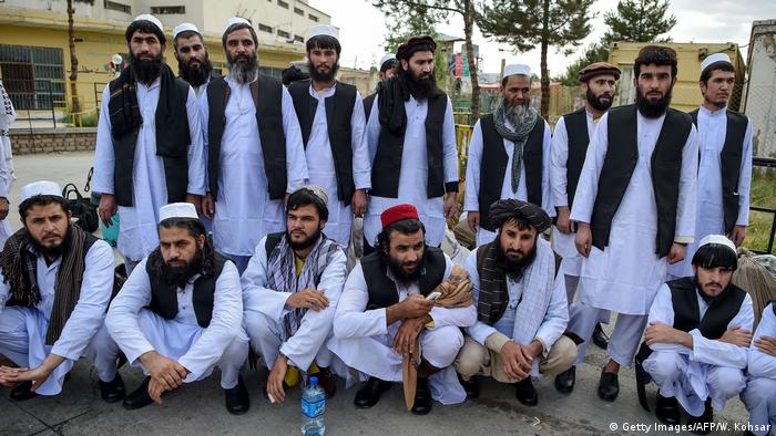 Afghanistan Taliban-Kämpfer kurz vor der Freilassung (Getty Images/AFP/W. Kohsar)