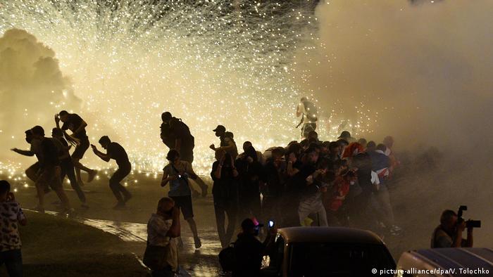 Belarus'ta seçim sonuçlarının açıklanması sonrasında başkent Minsk'te düzenlenen protesto gösterilerine polis müdahale etti