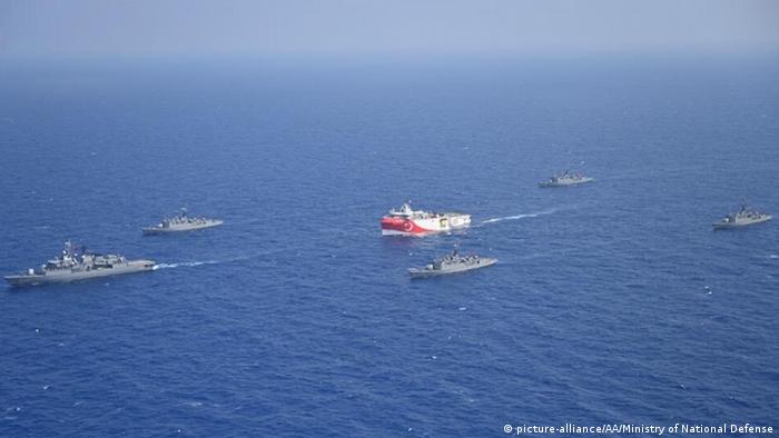 Ships in the Mediterranean Sea (picture-alliance/AA/Ministry of National Defense)