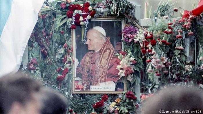 Një fotografi e Papës Gjon Pali II u shfaq në kantierin e anijeve Lenin gjatë grevave në gusht 1980