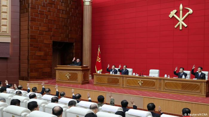 Nordkorea I Staatschef Kim Jong Un nimmt an Sitzung des Zentralkomitees der Arbeiterpartei teil (Reuters/KCNA)