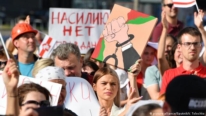Proteste anti-Lukaşenko la Minsk (picture-alliance/Sputnik/V. Tolochko)