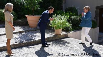 Ο γάλλος πρόεδρος και η σύζυγός του υποδέχονται την καγκελάριο