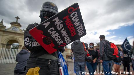 Kolumbien Bogota | Demonstration gegen Morde (picture-alliance/NurPhoto/S. Barros)